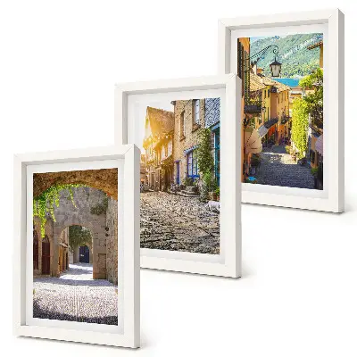 Mur de cadres rues charmantes bordées de bâtiments en pierre et de portails