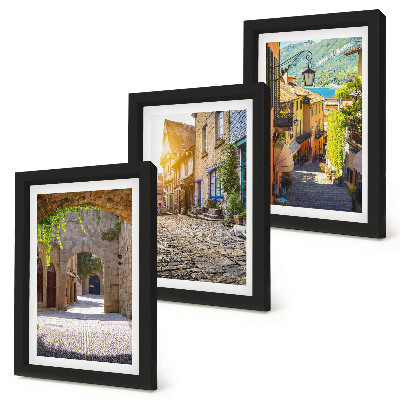 Mur de cadres Des rues charmantes bordées de bâtiments en pierre et de portails