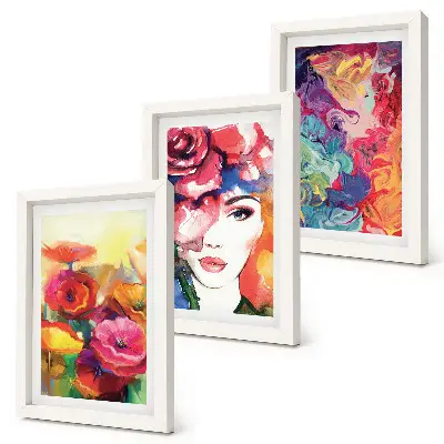 Mur de cadres fleurs aux couleurs intenses avec portrait de femme abstrait