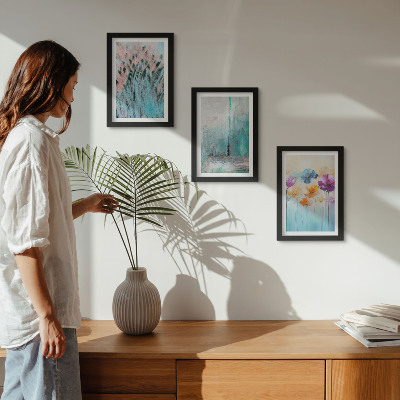 Lot de 3 tableaux Des fleurs sur un fond de couleurs pastel et de motifs délicats