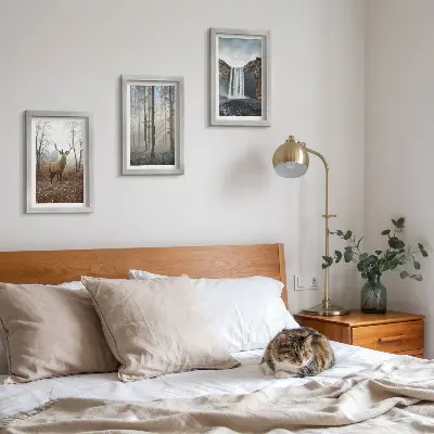 Ensemble de 3 tableaux représentant des paysages forestiers avec une nature sauvage et des cerfs