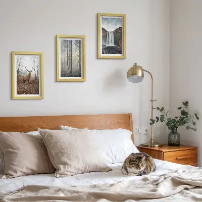 Ensemble de 3 tableaux représentant des paysages forestiers avec une nature sauvage et des cerfs