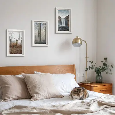 Ensemble de 3 tableaux représentant des paysages forestiers avec une nature sauvage et des cerfs