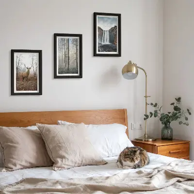 Ensemble de 3 tableaux représentant des paysages forestiers avec une nature sauvage et des cerfs