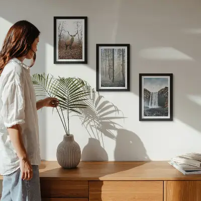 Ensemble de 3 tableaux représentant des paysages forestiers avec une nature sauvage et des cerfs
