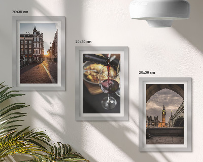 Ensemble de 3 tableaux Une série de photos représentant une ville, de la nourriture et une vue de Londres.