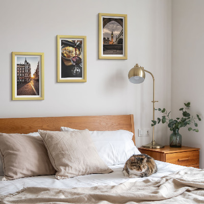 Ensemble de 3 tableaux Une série de photos représentant une ville, de la nourriture et une vue de Londres.
