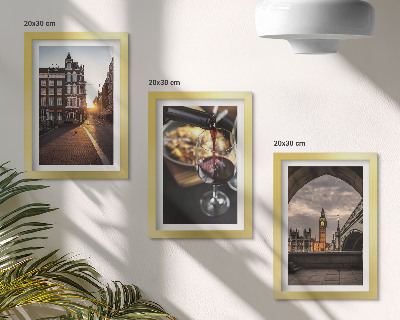 Ensemble de 3 tableaux Une série de photos représentant une ville, de la nourriture et une vue de Londres.