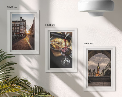 Ensemble de 3 tableaux Une série de photos représentant une ville, de la nourriture et une vue de Londres.