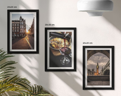 Ensemble de 3 tableaux Une série de photos représentant une ville, de la nourriture et une vue de Londres.