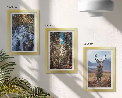 Mur de cadres cascade dans la forêt avec montagnes et cerfs dans la nature