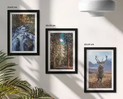 Mur de cadres cascade dans la forêt avec montagnes et cerfs dans la nature