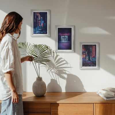 Ensemble de 3 tableaux Ville nocturne avec des néons et une entrée de cinéma