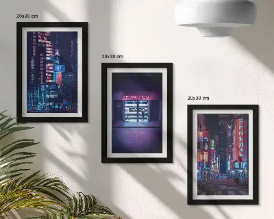 Ensemble de 3 tableaux représentant une ville nocturne avec des néons et une entrée de cinéma