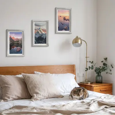 Mur de cadres paysage de montagne avec eau et rochers en arrière-plan