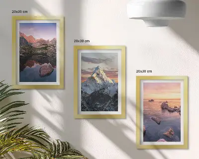 Mur de cadres paysage de montagne avec eau et rochers en arrière-plan
