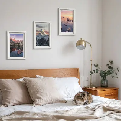 Mur de cadres paysage de montagne avec eau et rochers en arrière-plan