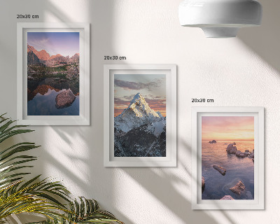 Mur de cadres Paysages de montagne avec de l'eau et des rochers en arrière-plan