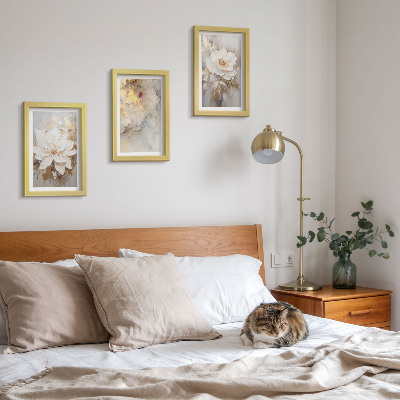 Mur de cadres Fleurs sur fond clair avec motifs abstraits