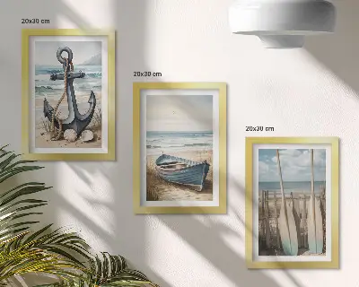 Mur de cadres représentant une ancre et des rames sur la plage face à la mer