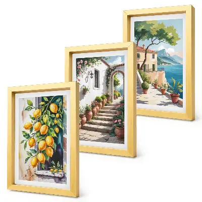 Mur de cadres représentant des citrons sur un fond de fleurs et de vue sur la mer
