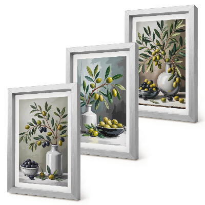 Mur de cadres Olives dans des plats en céramique sur fond gris