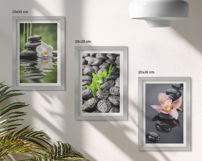 Ensemble de 3 tableaux Une paisible composition zen de pierres et de fleurs sur l'eau