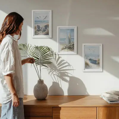 Ensemble de 3 tableaux représentant une plage avec des planches de surf, des bateaux et des oiseaux