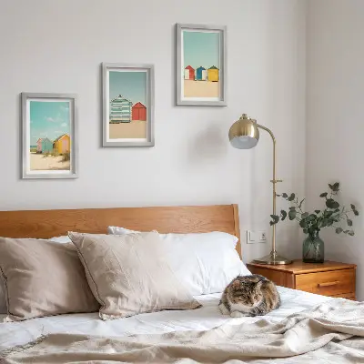 Ensemble de 3 tableaux représentant des maisons de plage colorées par une journée ensoleillée