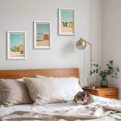 Ensemble de 3 tableaux représentant des maisons de plage colorées par une journée ensoleillée