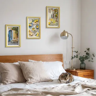Ensemble de 3 tableaux citrons et limonade devant des portes bleues estivales