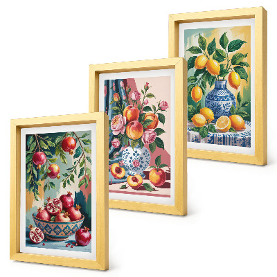 Mur de cadres Fleurs et fruits peints dans des vases