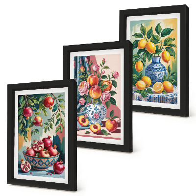 Mur de cadres Fleurs et fruits peints dans des vases