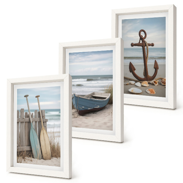 Ensemble de 3 tableaux Une plage avec une barque et une ancre dans le sable