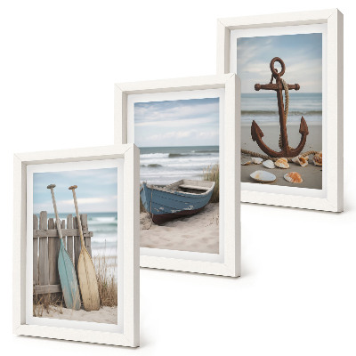 Ensemble de 3 tableaux Une plage avec une barque et une ancre dans le sable