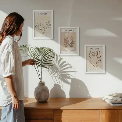 Mur de cadres motifs et lignes végétales au style moderne