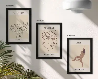 Mur de cadres avec des illustrations élégantes de fleurs, de visages et de silhouettes humaines