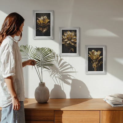 Lot de 3 tableaux Fleurs dans des tons de jaune sur fond sombre