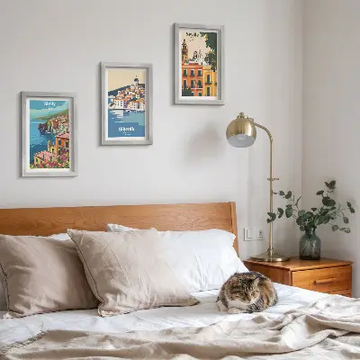 Lot de 3 tableaux représentant des paysages de villes européennes aux bâtiments colorés