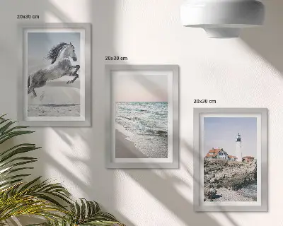 Ensemble de 3 tableaux chevaux en mouvement sur la plage avec phare et vagues