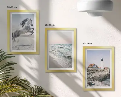 Ensemble de 3 tableaux chevaux en mouvement sur la plage avec phare et vagues
