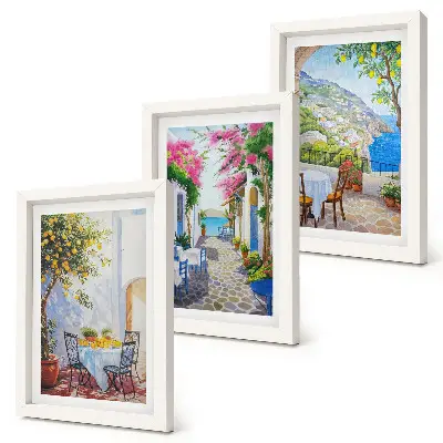 Mur de cadres rues charmantes bordées de plantes fleuries avec vue sur la mer