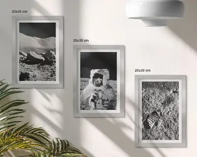 Ensemble de 3 tableaux représentant des photos de la Lune avec un astronaute et une empreinte de pas