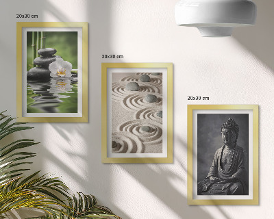 Mur de cadres Vue apaisante sur un Bouddha, des galets sur la plage et des bambous.