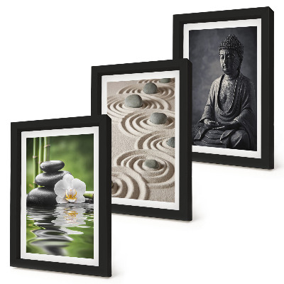 Mur de cadres Vue apaisante sur un Bouddha, des galets sur la plage et des bambous.