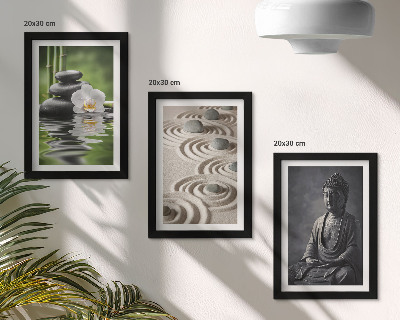 Mur de cadres Vue apaisante sur un Bouddha, des galets sur la plage et des bambous.