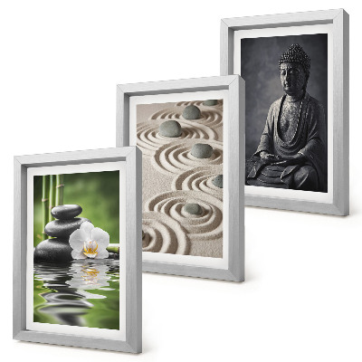 Mur de cadres Vue apaisante sur un Bouddha, des galets sur la plage et des bambous.