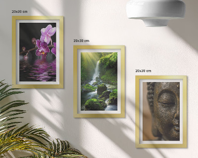 Mur de cadres Fleurs dans une cascade avec des rochers verts Bouddha
