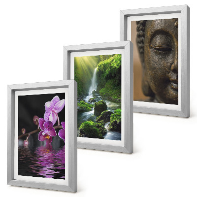 Mur de cadres Fleurs dans une cascade avec des rochers verts Bouddha