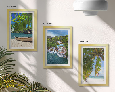 Mur de cadres Plage tropicale avec bateau, cascades et palmiers